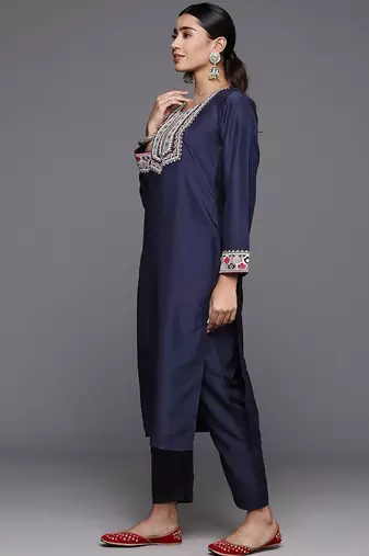 Floral Yoke Design Thread Work Straight Kurta with Trousers & Dupatta