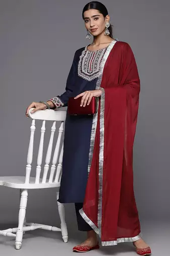 Floral Yoke Design Thread Work Straight Kurta with Trousers & Dupatta