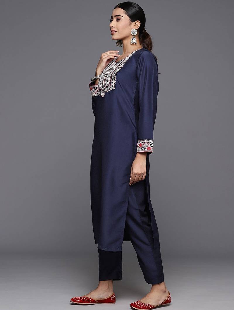 Women Ethnic Motifs Embroidered Regular Kurta with Trousers & With Dupatta