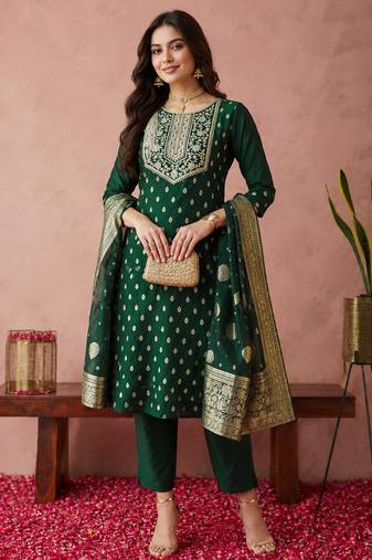 women's chanderi silk embroidered kurta set with jacquard dupatta