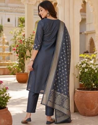 women's chanderi silk embroidered kurta set with jacquard dupatta 3