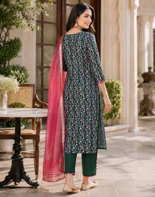  women's kalamkari print straight side slit kurta pant set with organza dupatta 3