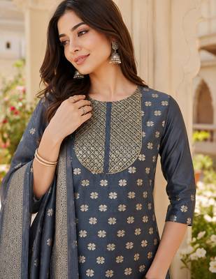 women's chanderi silk embroidered kurta set with jacquard dupatta 4