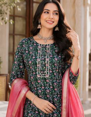  women's kalamkari print straight side slit kurta pant set with organza dupatta 4