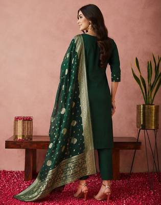 women's chanderi silk embroidered kurta set with jacquard dupatta 3