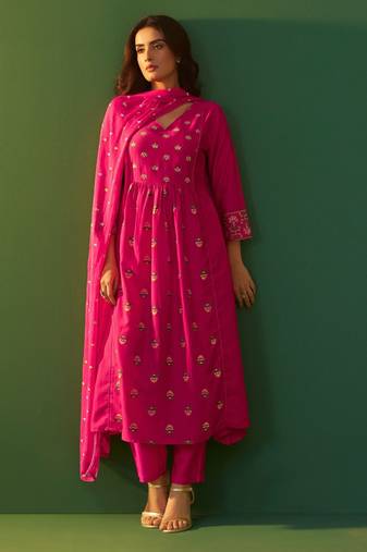 Pink cotton floral printed ethnic kurta set with matching dupatta