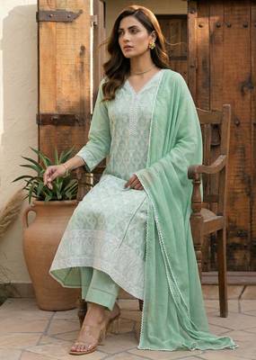 Green pure cotton embroidered thread work ethnic kurta set with matching dupatta 1