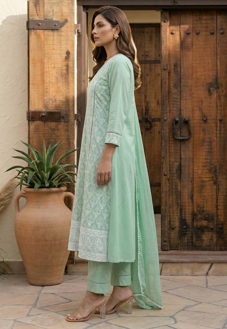 Green pure cotton embroidered thread work ethnic kurta set with matching dupatta