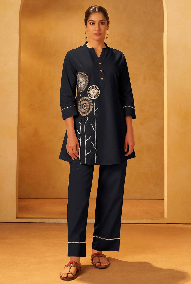 Women black pure cotton embroidered straight kurta co-ord set