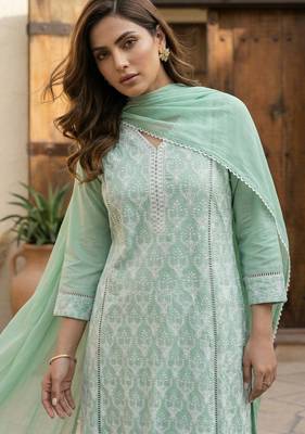 Green pure cotton embroidered thread work ethnic kurta set with matching dupatta 4