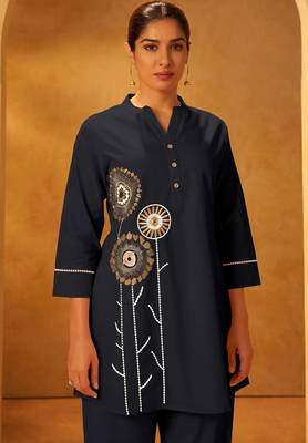 Women black pure cotton embroidered straight kurta co-ord set 3