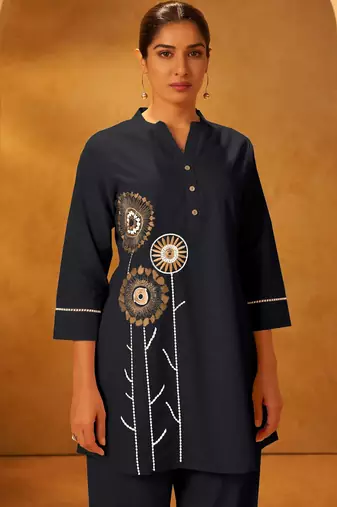 Women black pure cotton embroidered straight kurta co-ord set