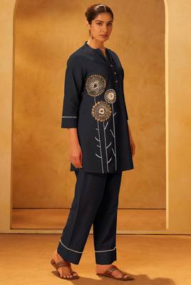 Women black pure cotton embroidered straight kurta co-ord set 5