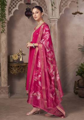 Pink georgette embroidered sequins work ethnic kurta set with matching dupatta 4