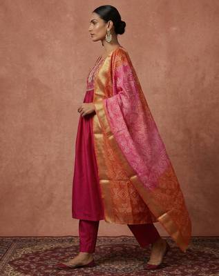 Pink chinon embroidered thread work ethnic kurta set with matching dupatta 3