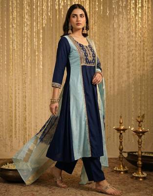 Sky blue chinon embroidered thread work ethnic kurta set with matching dupatta 2
