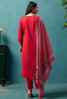 Red cotton blend geometric printed ethnic kurta set with matching dupatta 4