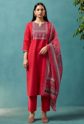 Red cotton blend geometric printed ethnic kurta set with matching dupatta 5
