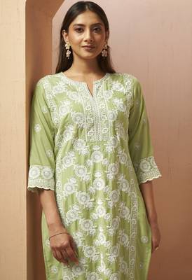 Green cotton blend embroidered thread work ethnic kurta set with matching dupatta 4