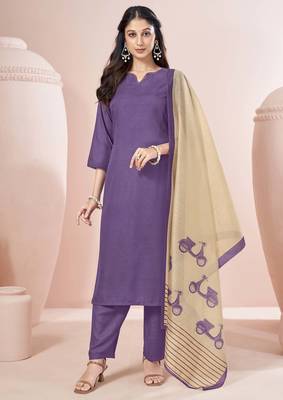 Red cotton blend plain na ethnic kurta set with matching dupatta 1
