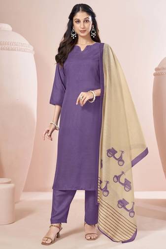Red cotton blend plain na ethnic kurta set with matching dupatta