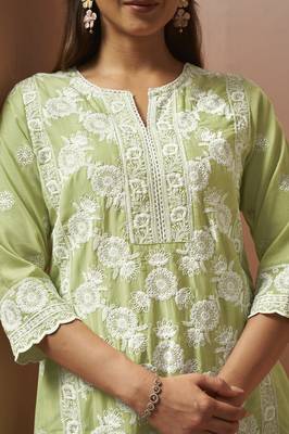 Green cotton blend embroidered thread work ethnic kurta set with matching dupatta 5