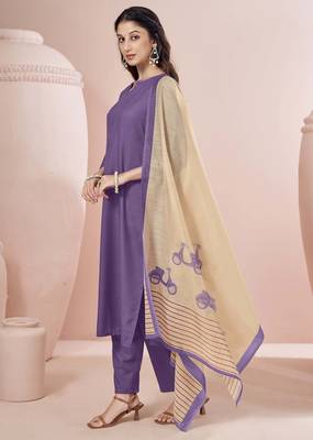 Red cotton blend plain na ethnic kurta set with matching dupatta 2