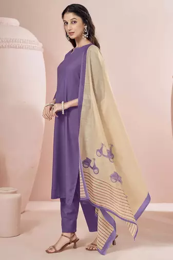 Red cotton blend plain na ethnic kurta set with matching dupatta
