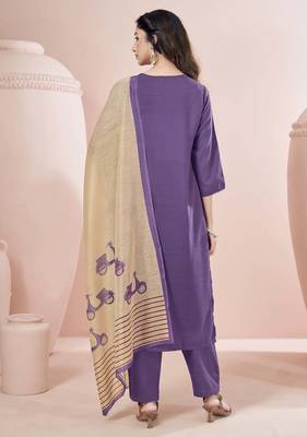 Red cotton blend plain na ethnic kurta set with matching dupatta 3