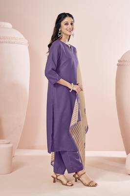 Red cotton blend plain na ethnic kurta set with matching dupatta 4