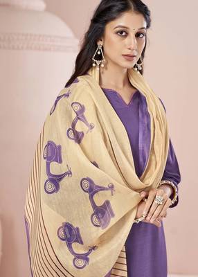 Red cotton blend plain na ethnic kurta set with matching dupatta 5