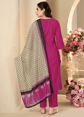 Black cotton blend plain na ethnic kurta set with matching dupatta 2