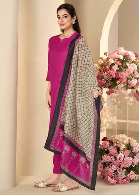 Black cotton blend plain na ethnic kurta set with matching dupatta 3