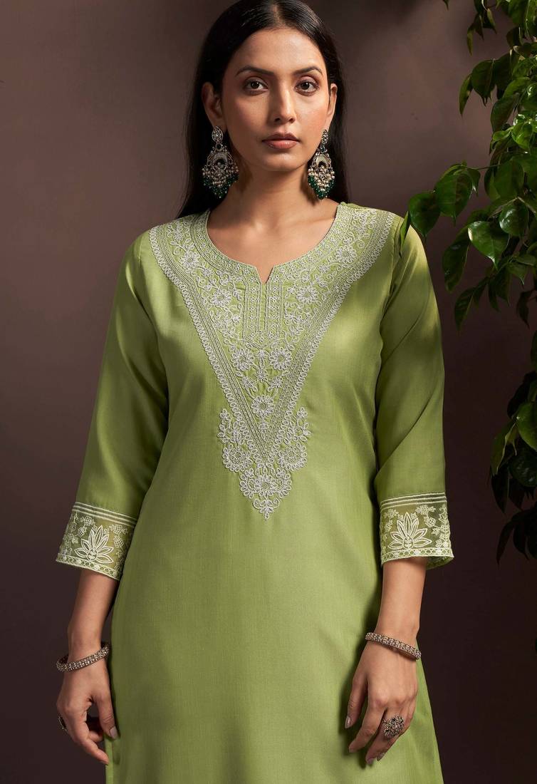 Green cotton blend embroidered thread work ethnic kurta set with matching dupatta