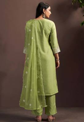 Green cotton blend embroidered thread work ethnic kurta set with matching dupatta 3
