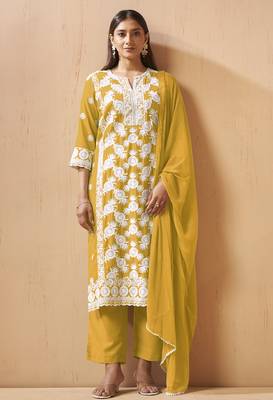 Green cotton blend embroidered thread work ethnic kurta set with matching dupatta 1