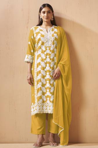Green cotton blend embroidered thread work ethnic kurta set with matching dupatta