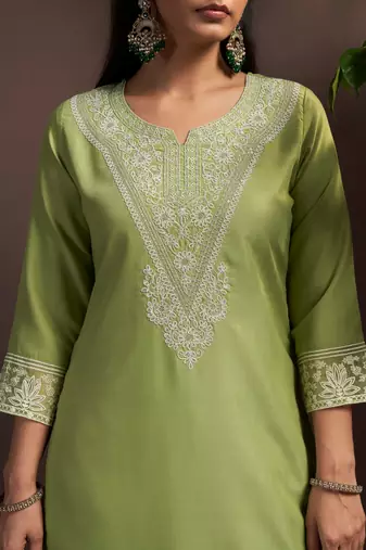 Green cotton blend embroidered thread work ethnic kurta set with matching dupatta
