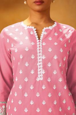 Pink pure cotton embroidered thread work ethnic kurta set with matching dupatta 3