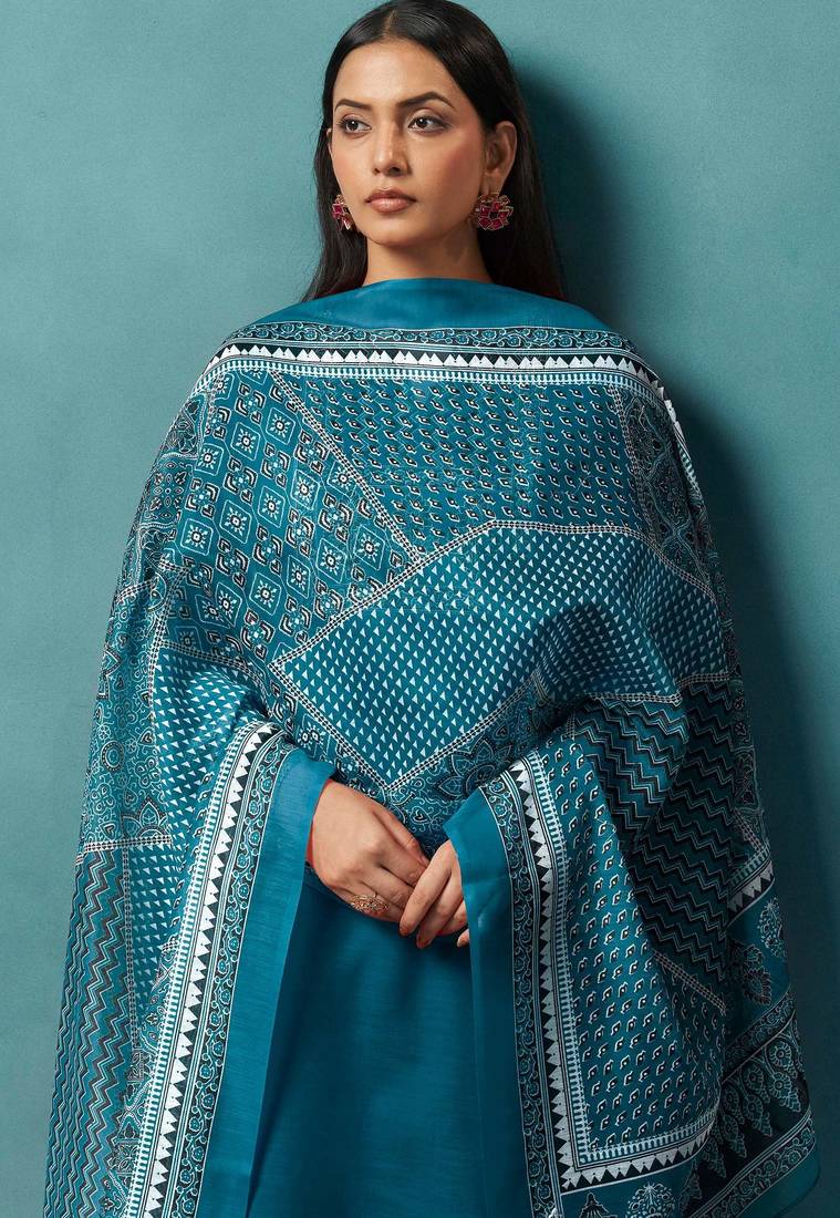 Blue cotton blend geometric printed ethnic kurta set with matching dupatta