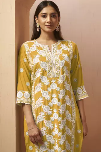 Green cotton blend embroidered thread work ethnic kurta set with matching dupatta