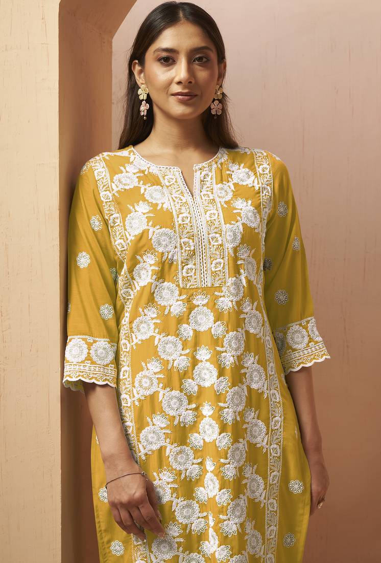 Green cotton blend embroidered thread work ethnic kurta set with matching dupatta
