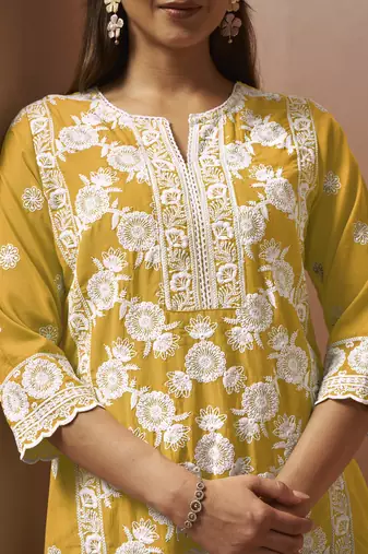 Green cotton blend embroidered thread work ethnic kurta set with matching dupatta