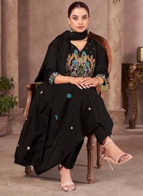 Black pure cotton embroidered thread work ethnic kurta set with matching dupatta 2