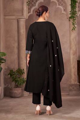 Black pure cotton embroidered thread work ethnic kurta set with matching dupatta 3