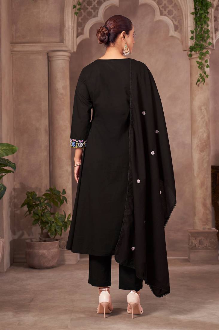 Black pure cotton embroidered thread work ethnic kurta set with matching dupatta