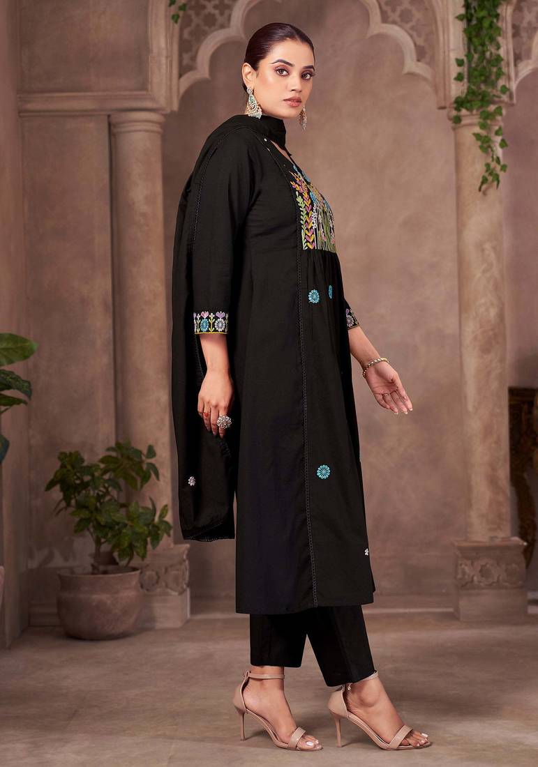 Black pure cotton embroidered thread work ethnic kurta set with matching dupatta