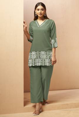 Green embroidered cotton blend co-ord set 3