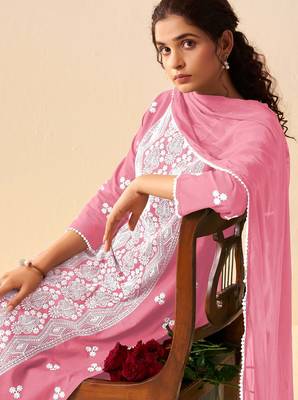 Pink pure cotton embroidered thread work ethnic kurta set with matching dupatta 5