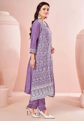 Lavender chinon embroidered thread work ethnic kurta set with matching dupatta 2